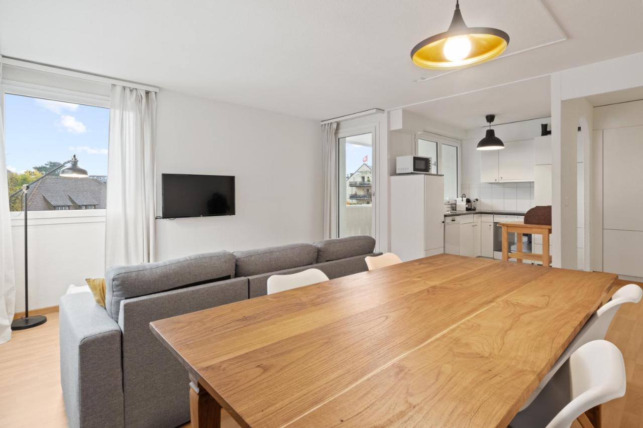 Bright, & Modern Apartamento
